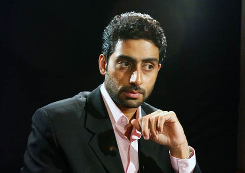 समंदर के बीच बच्चन परिवार ने मनाया अभिषेक का बर्थडे