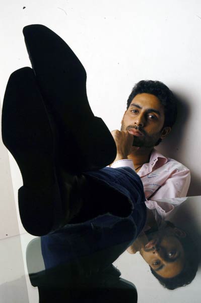 समंदर के बीच बच्चन परिवार ने मनाया अभिषेक का बर्थडे