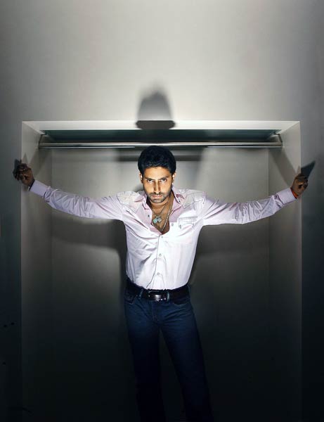 समंदर के बीच बच्चन परिवार ने मनाया अभिषेक का बर्थडे