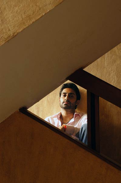 समंदर के बीच बच्चन परिवार ने मनाया अभिषेक का बर्थडे