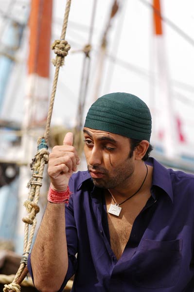 समंदर के बीच बच्चन परिवार ने मनाया अभिषेक का बर्थडे