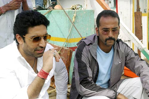 समंदर के बीच बच्चन परिवार ने मनाया अभिषेक का बर्थडे