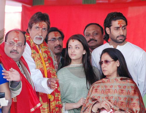 समंदर के बीच बच्चन परिवार ने मनाया अभिषेक का बर्थडे