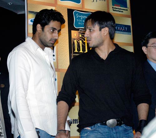 समंदर के बीच बच्चन परिवार ने मनाया अभिषेक का बर्थडे