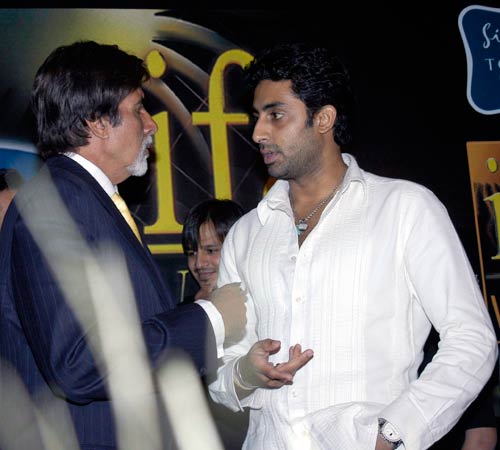 समंदर के बीच बच्चन परिवार ने मनाया अभिषेक का बर्थडे