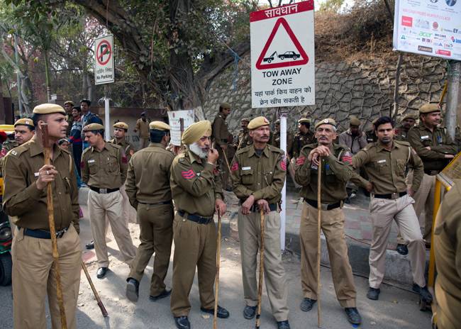 जेएनयू विवाद में हर तरफ गूंज रहा है 'इंकलाब'