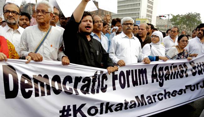 जेएनयू विवाद में हर तरफ गूंज रहा है 'इंकलाब'