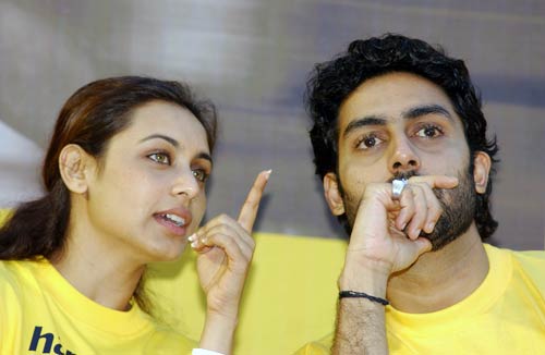 समंदर के बीच बच्चन परिवार ने मनाया अभिषेक का बर्थडे