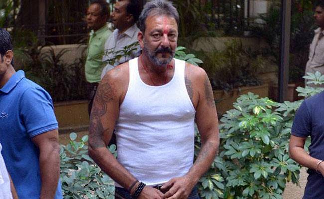 जेल से रिहा होने से पहले ही सोशल मीडिया पर छाए संजय दत्त