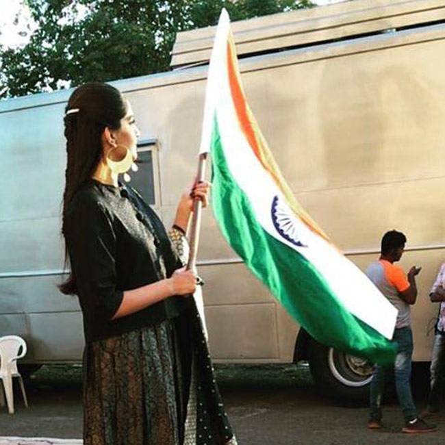 मिस ना करें इंस्टाग्राम पर सितारों की मस्ती