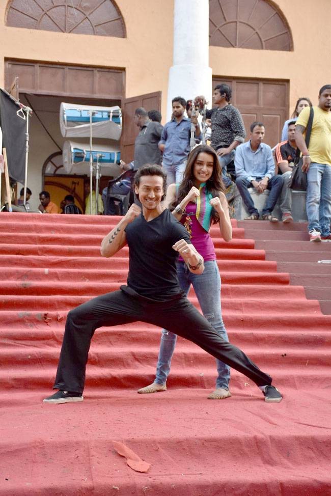 'बागी' के सेट पर टाइगर श्रॉफ और श्रद्धा कपूर ने की जमकर मस्ती