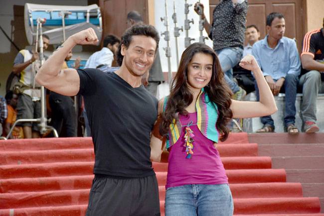 'बागी' के सेट पर टाइगर श्रॉफ और श्रद्धा कपूर ने की जमकर मस्ती