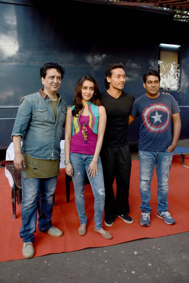 'बागी' के सेट पर टाइगर श्रॉफ और श्रद्धा कपूर ने की जमकर मस्ती