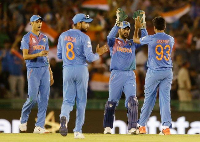 तस्वीरें: शान से जीती टीम इंडिया