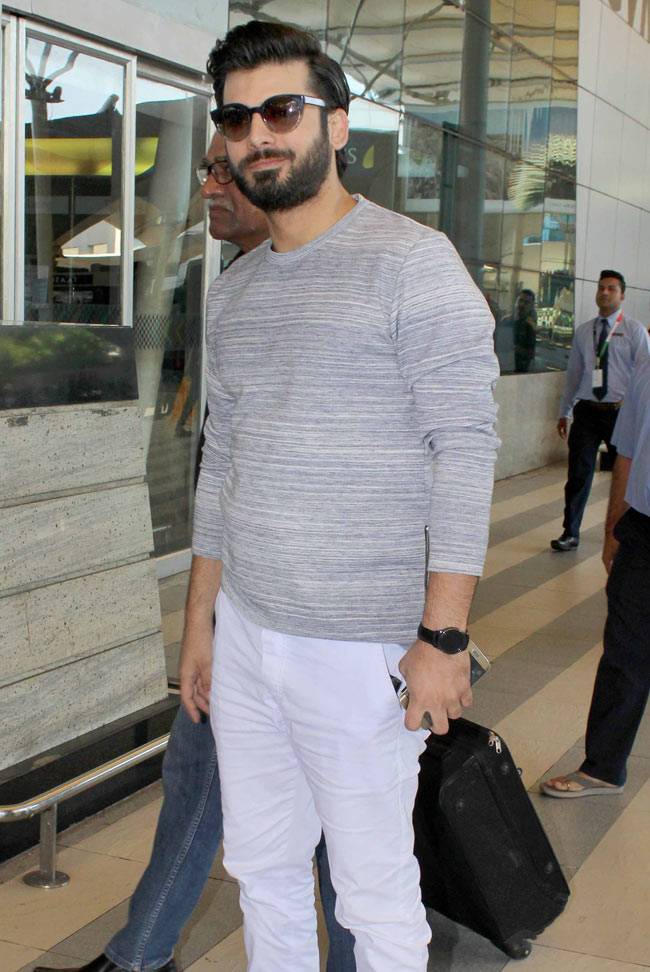 Celeb Spotting: इन दिनों कहां व्यस्त हैं बॉलीवुड सितारें, यहां देखें