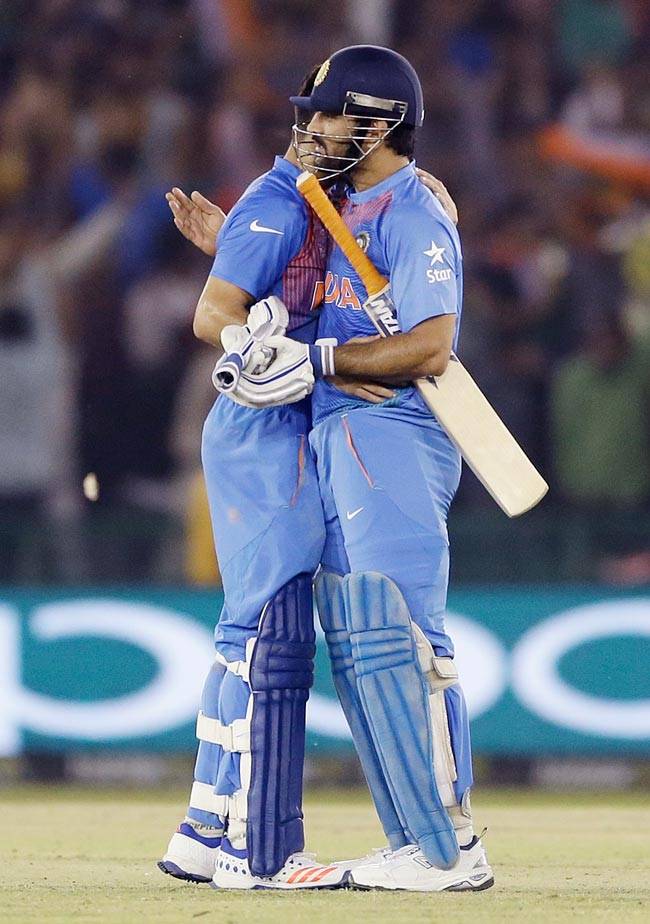 तस्वीरें: शान से जीती टीम इंडिया