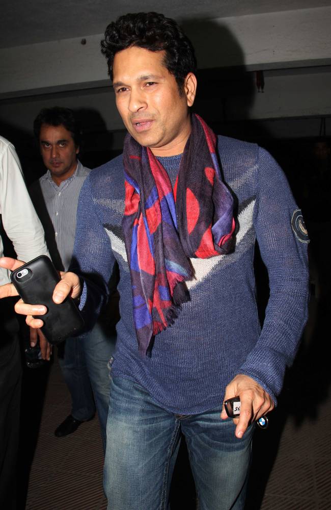 रितिक रोशन बेटों संग Batman v Superman की स्क्रीनिंग पर पहुंचे