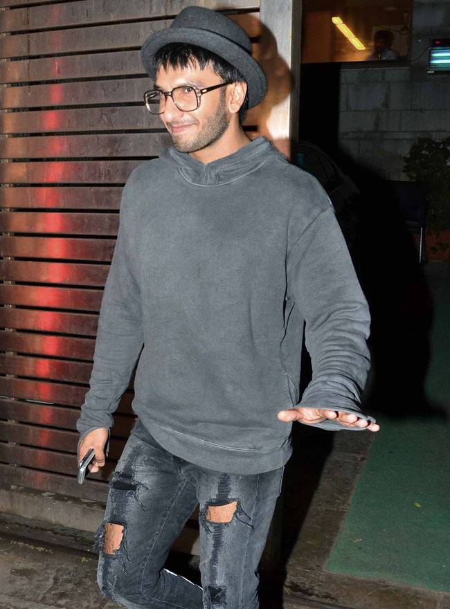 Celeb Spotting: इन दिनों कहां व्यस्त हैं बॉलीवुड सितारें, यहां देखें