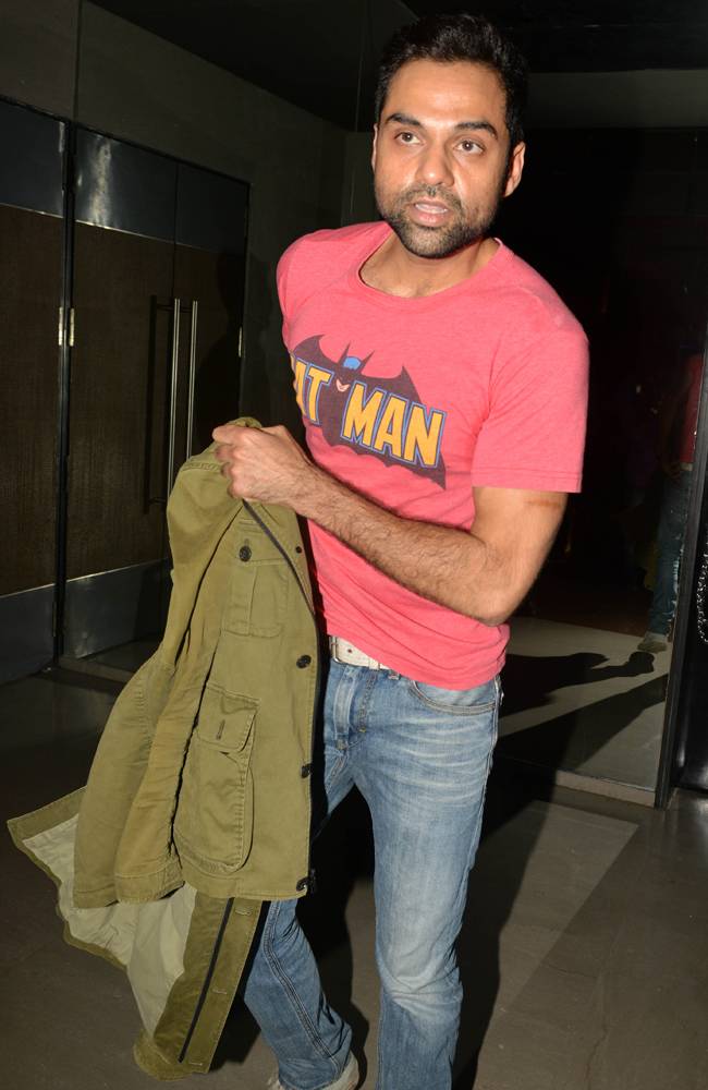 रितिक रोशन बेटों संग Batman v Superman की स्क्रीनिंग पर पहुंचे