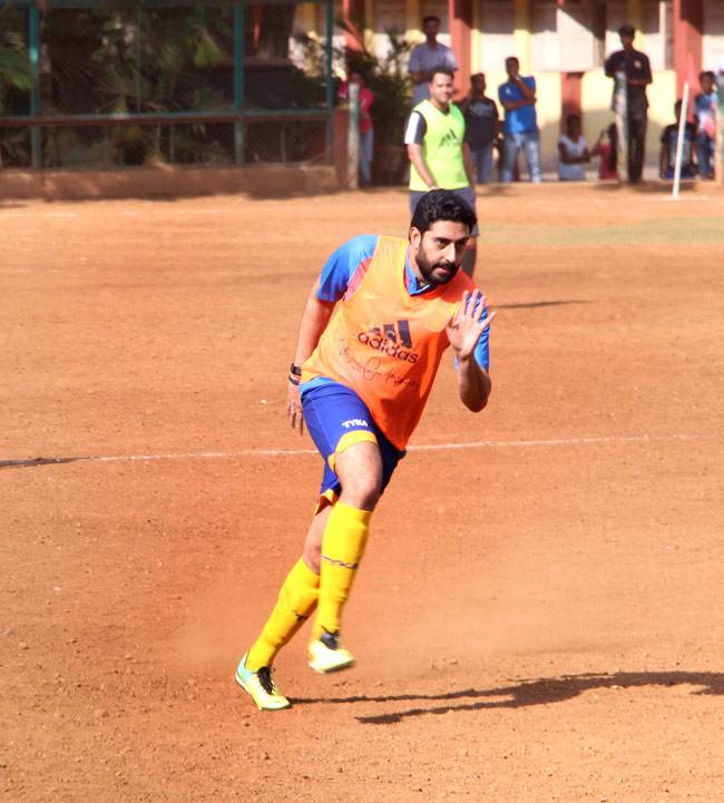 Celeb Spotting: संजय दत्त समेत बॉलीवुड दिग्गज कहां आए नजर