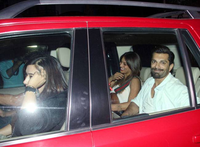 Celeb Spotting: बिपाशा-करण की लेट नाइट ड्राइव मस्ती, तो कुछ पर फिल्म प्रमोशन की ड्यूटी