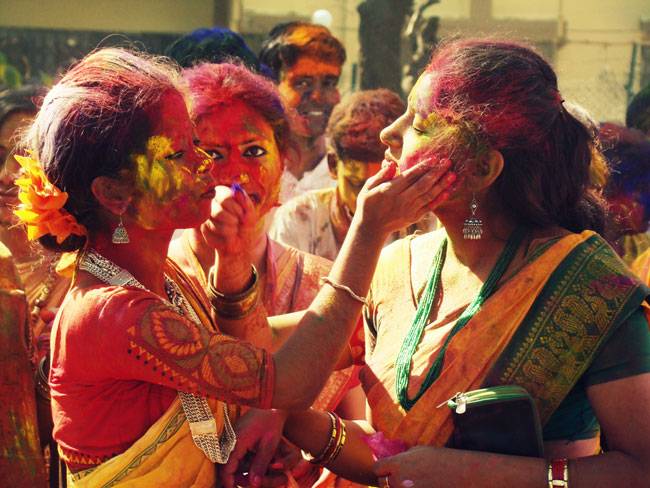 एक बार इन शहरों में जरूर मनाएं होली...