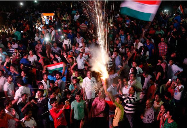 चेजडाउन किंग कोहली की जबरदस्त बैटिंग, भारत ने पाक को 6 विकेट से हराया