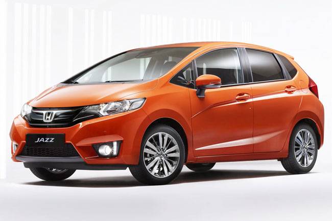 बेहतरीन माइलेज चाहिए तो इन कारों के बारे में सोचें...