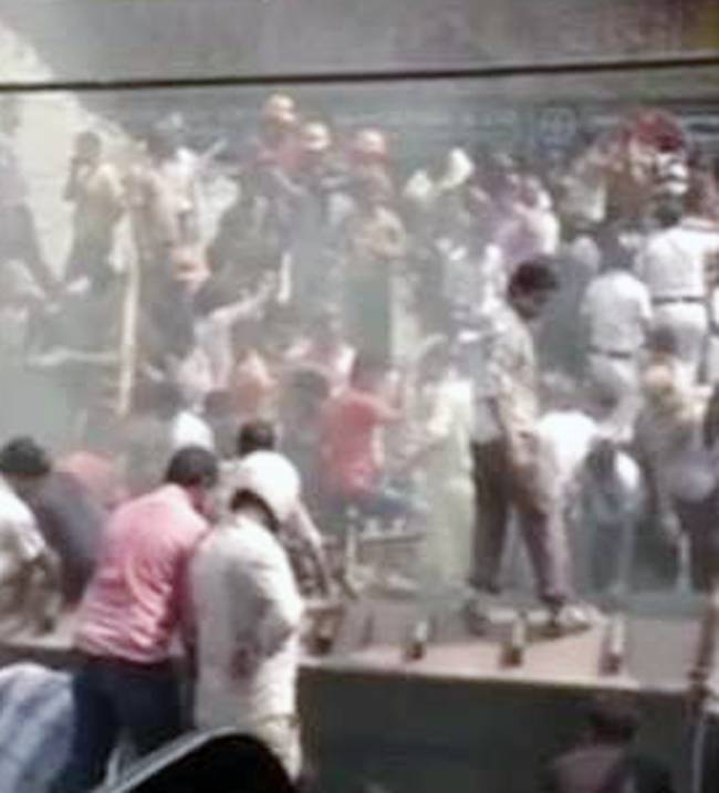 कोलकाता हादसा: पलक झपकते ही मलबे के नीचे दब गई जिंदगियां