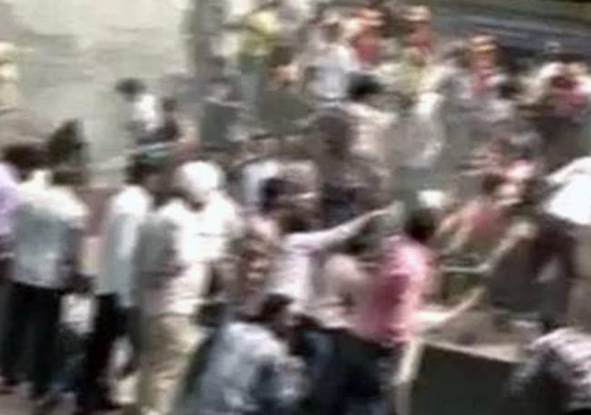 कोलकाता हादसा: पलक झपकते ही मलबे के नीचे दब गई जिंदगियां