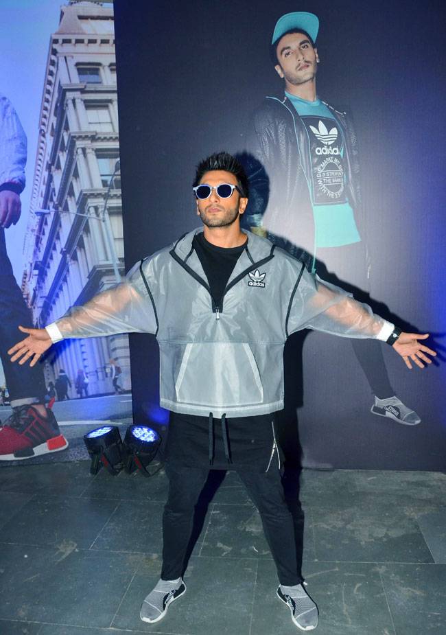 Celeb Spotting: बिपाशा-करण की लेट नाइट ड्राइव मस्ती, तो कुछ पर फिल्म प्रमोशन की ड्यूटी