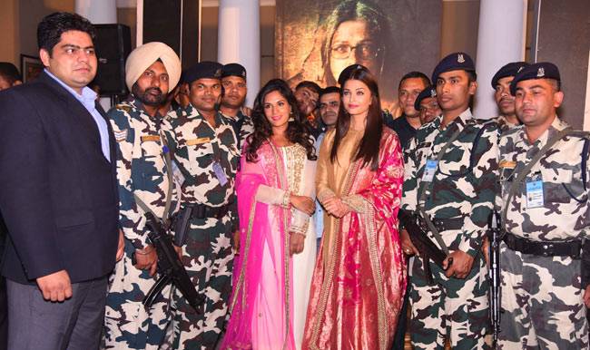 'सरबजीत' के पोस्टर लॉन्च पर ऐश्वर्या का अंदाज-ए-खास