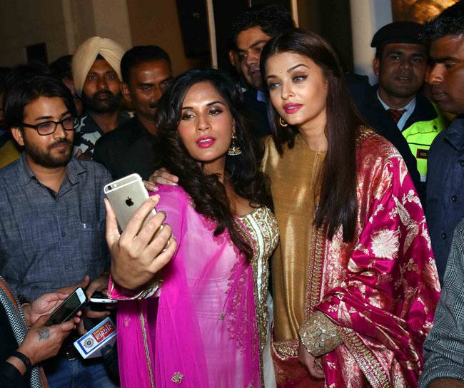 'सरबजीत' के पोस्टर लॉन्च पर ऐश्वर्या का अंदाज-ए-खास