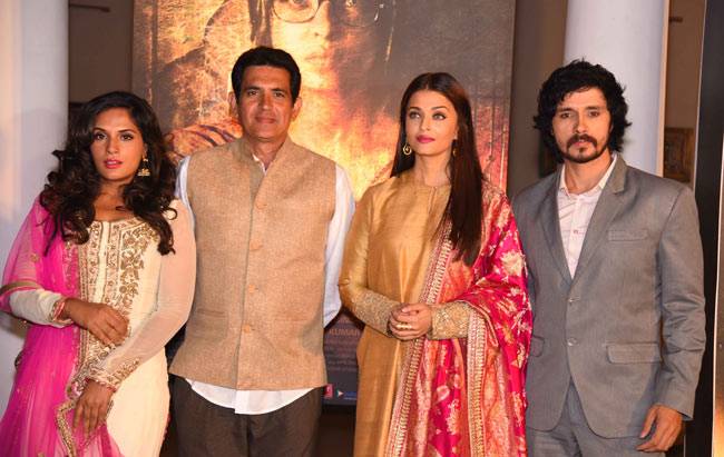 'सरबजीत' के पोस्टर लॉन्च पर ऐश्वर्या का अंदाज-ए-खास