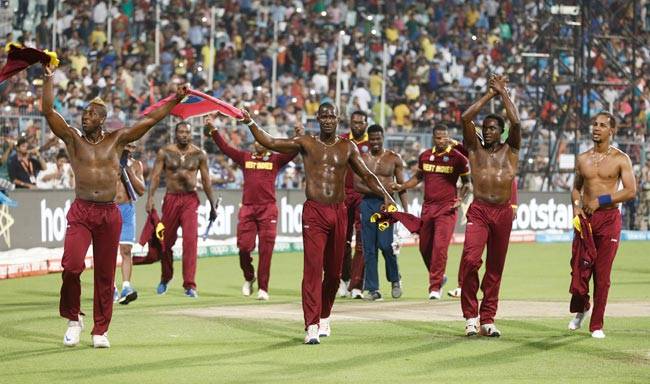 WT20: जीत के बाद जश्न में डूबे वेस्टइंडीज के खिलाड़ी