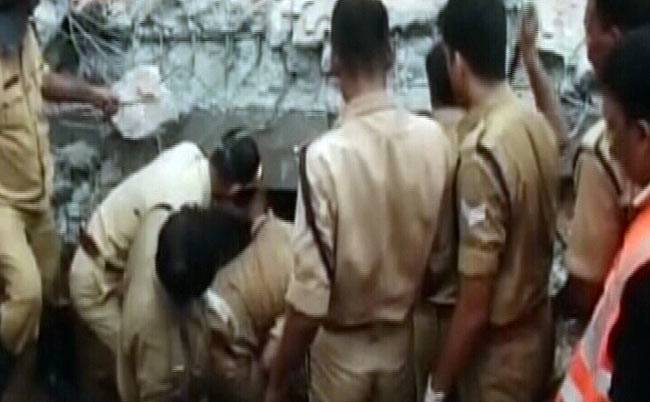 केरल: पुत्तिंगल मंदिर में आतिशबाजी से भीषण आग, देखें तबाही का वो मंजर