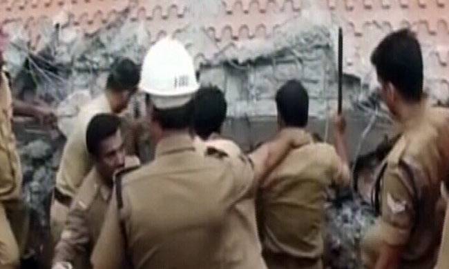 केरल: पुत्तिंगल मंदिर में आतिशबाजी से भीषण आग, देखें तबाही का वो मंजर