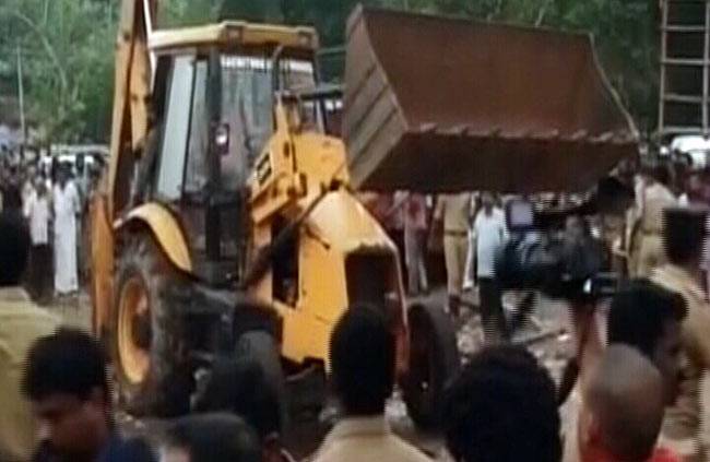 केरल: पुत्तिंगल मंदिर में आतिशबाजी से भीषण आग, देखें तबाही का वो मंजर