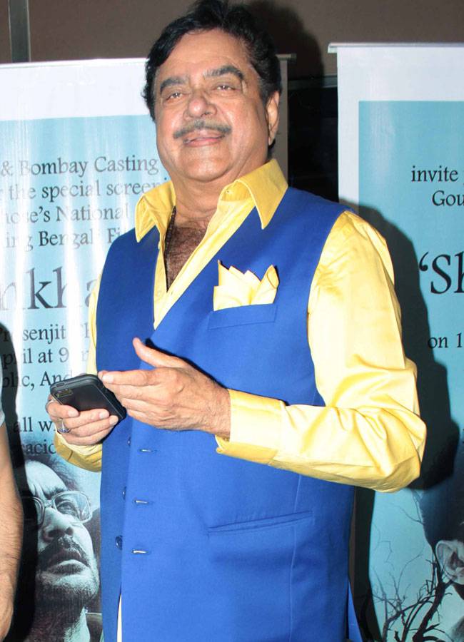 Celeb Spotting: कैमरे में कैद हुए ये बॉलीवुड स्‍टार्स...