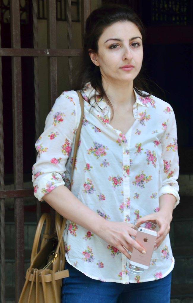 Celeb Spotting: महबूब स्टूडियो के बाहर आलिया, स्वरा ने सेलिब्रेट किया अपना बर्थडे