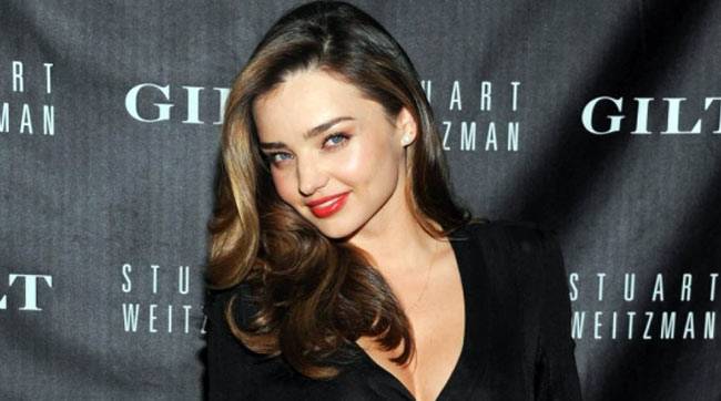 'विक्टोरिया सीक्रेट ऐंजल' मिरांडा केर Happy Birthday