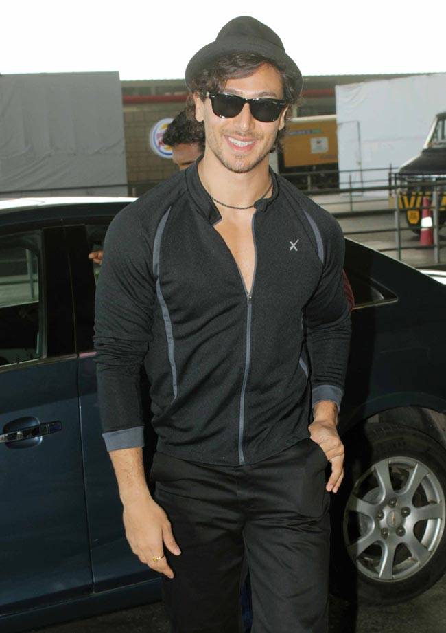 Celeb Spotting: रात में करण के घर के बाहर नजर आईं आलिया भट्ट