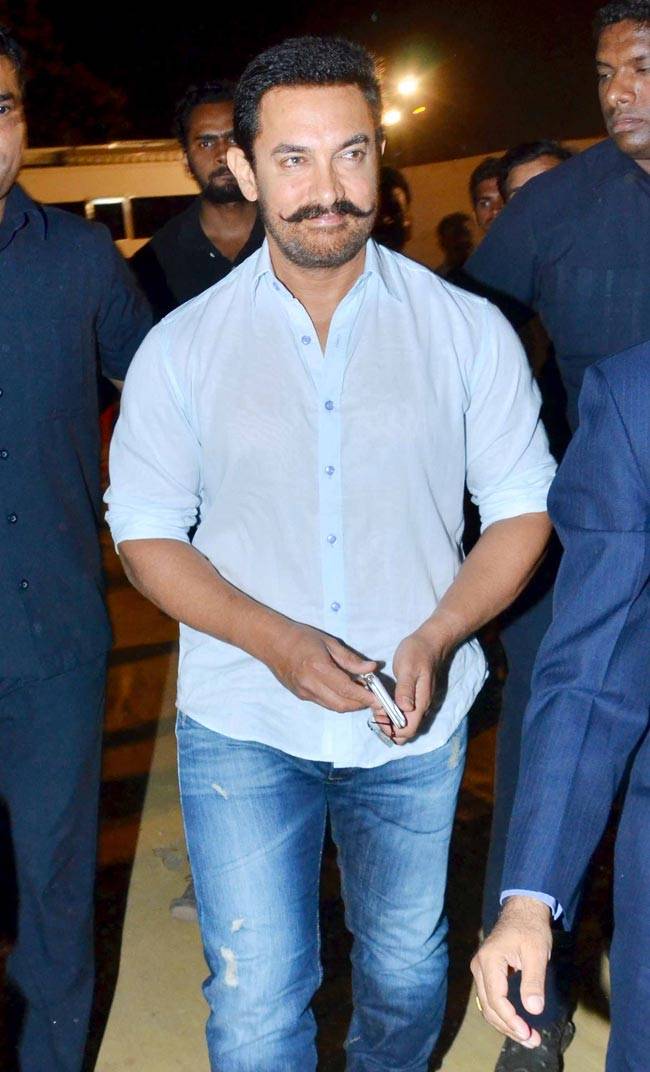 Celeb Spotting: महबूब स्टूडियो के बाहर आलिया, स्वरा ने सेलिब्रेट किया अपना बर्थडे