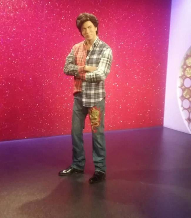 मैडम तुसाद में शाहरुख के वैक्स स्टैच्यू का 'फैन' मेकओवर