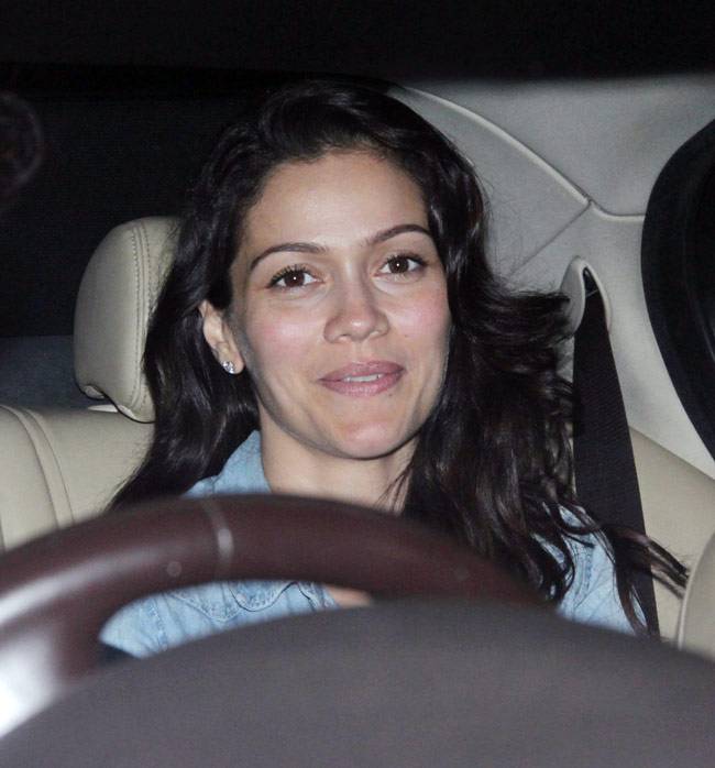 'फैन' की स्क्रीनिंग पर रणवीर सिंह, तब्बू और शाहरुख संग नजर आए सितारे