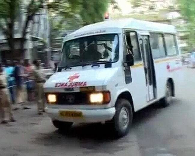 केरल: पुत्तिंगल मंदिर में आतिशबाजी से भीषण आग, देखें तबाही का वो मंजर