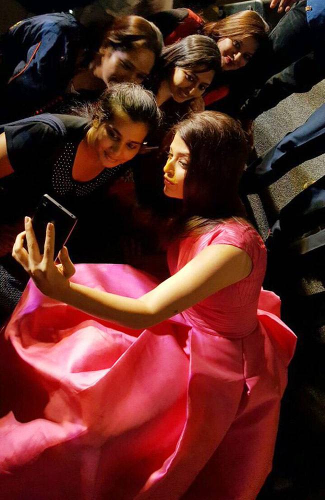 'सरबजीत' के ट्रेलर लॉन्च पर बार्बी डॉल जैसी नजर आईं ऐश्वर्या