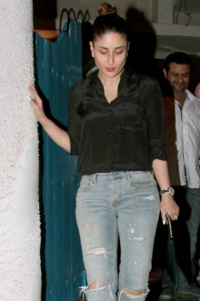 थिएटर के बाहर कुछ इस अंदाज में नजर आए सलमान खान