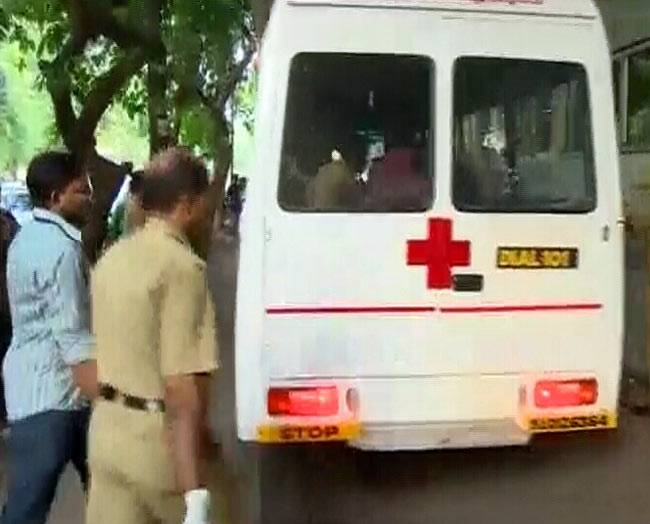 केरल: पुत्तिंगल मंदिर में आतिशबाजी से भीषण आग, देखें तबाही का वो मंजर