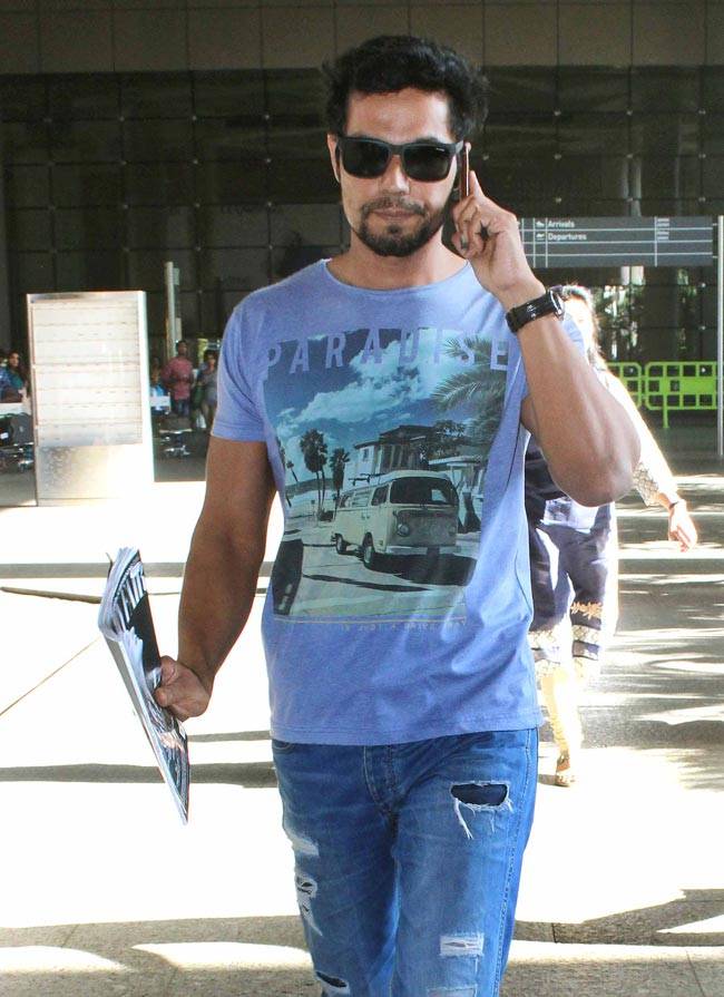 Celeb Spotting: रात में करण के घर के बाहर नजर आईं आलिया भट्ट